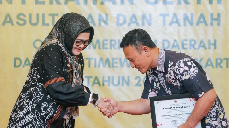 Pemda DIY Serahkan 2.000 Sertipikat Tanah Sultan Ground dan Pakualaman Ground