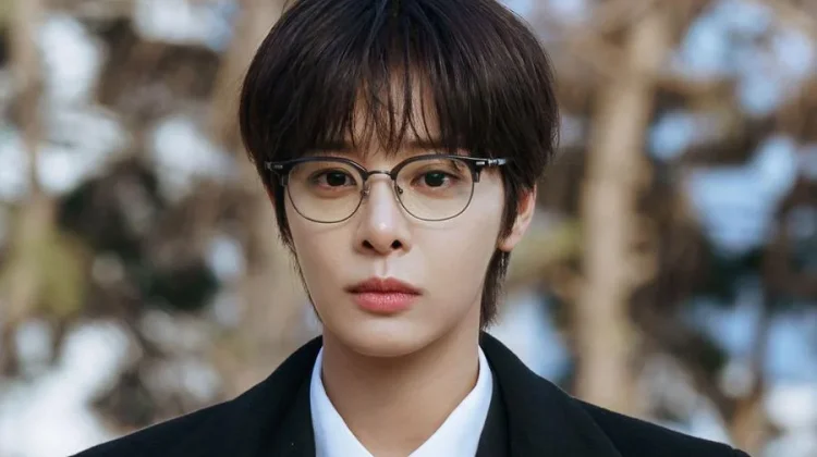 Seol In Ah, Detektif Menyamar sebagai Sekretaris Pria di Serial Love in Disguise