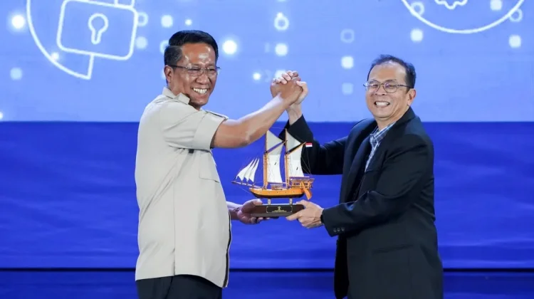 Empat Paten Dilisensikan ke Industri dan Enam Sertifikat Diserahkan Menkum