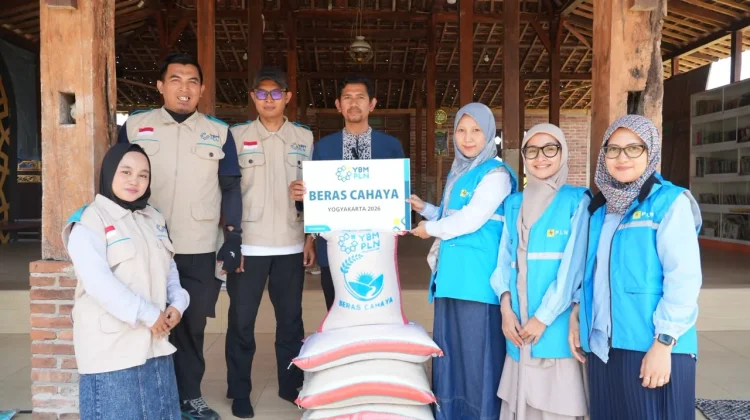 PLN Salurkan Beras Cahaya untuk Panti Asuhan