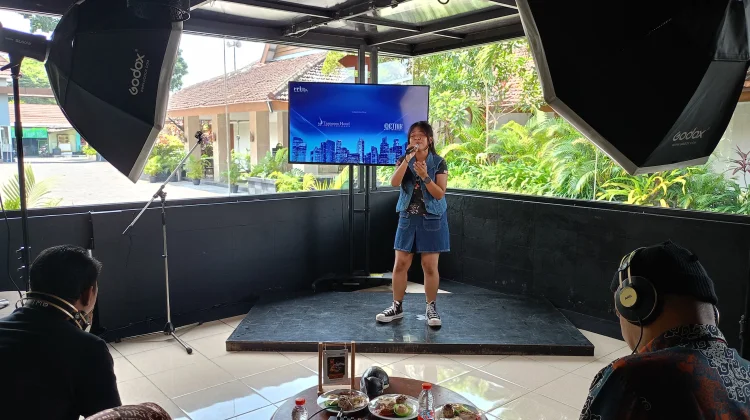 Kisah Penyanyi Kamar Mandi Jajal Panggung Audisi Bintang Radio