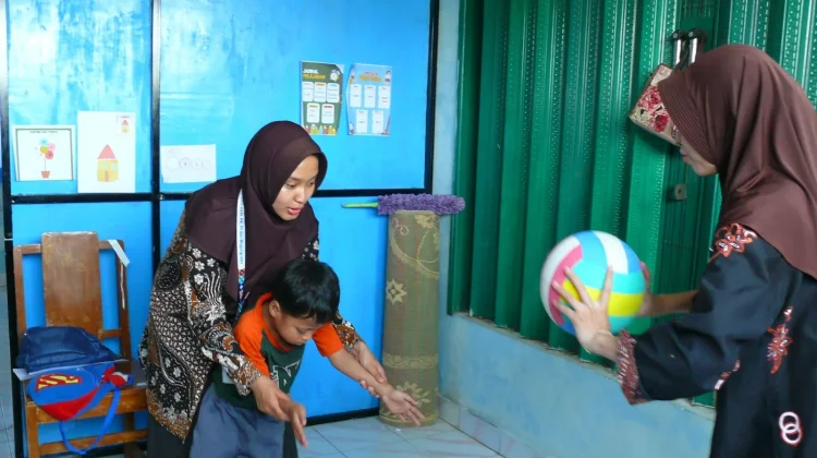 Mahasiswa PLB UNY Menemukan Arti Mengajar di SLB Bhakti Wiyata