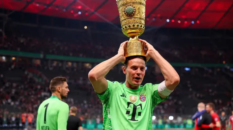Manuel Neuer Cetak 36 Trofi, Masa Depan Jadi Sorotan