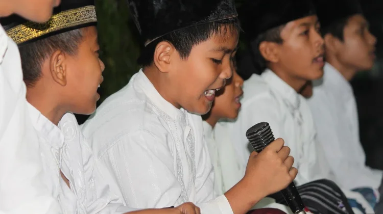 Mengabdi untuk Sesama: Menggali Makna Ibadah dan Jalan menuju Cinta Allah