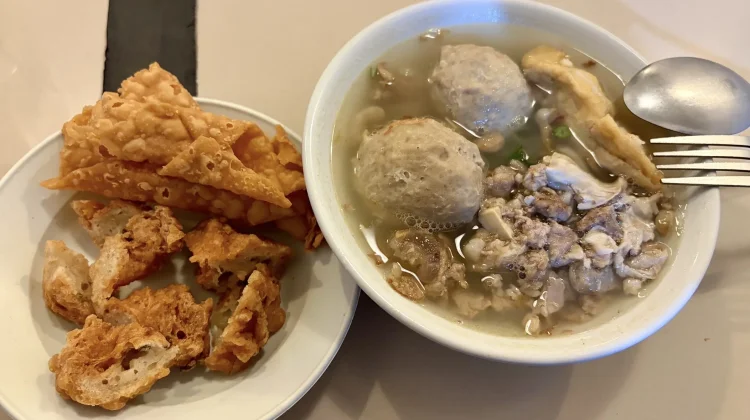 Sambut Hangat Warga Jogja, Warung Bakso Ini Buka 24 Jam