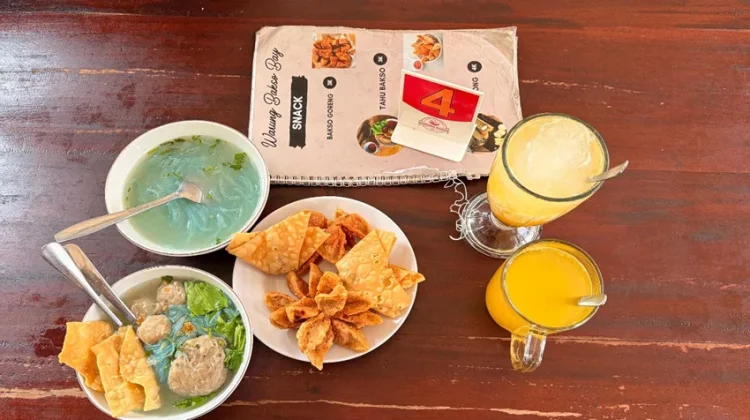 Warung Bakso Bay Sajikan Bakso Beragam dengan Harga Terjangkau