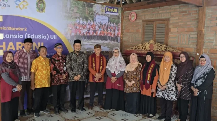 Sekolah Lansia S2 EduSia UII Diluncurkan, Libatkan Guru Besar hingga Pakar