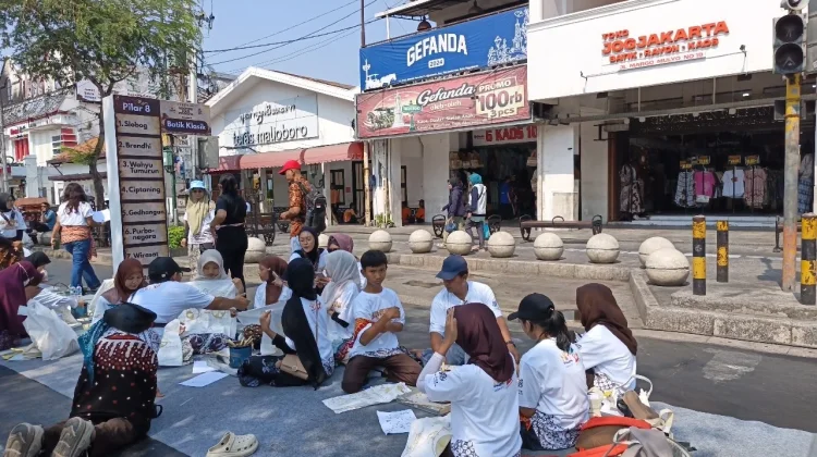 Hari Batik Nasional 2026: Yogyakarta Dimeriahkan "Simfoni 1.001 Pembatik"