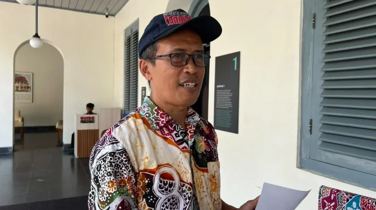 Kembang Suket Kali Progo yang Menarik Perhatian Pengunjung Vredeburg