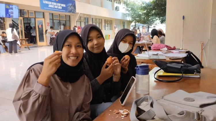 Fapet UGM Bagikan 2.577 Telur Rebus Gratis bagi Mahasiswa Selama UTS