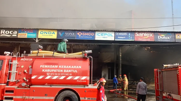 Pasca Kebakaran, Kerugian Trans Home Ditaksir hingga Rp20 Miliar