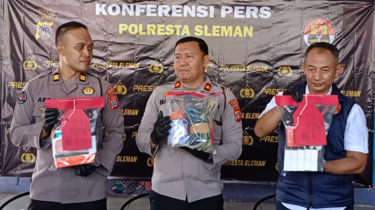 Gerai Ponsel Dibobol Dua Kali, Pencuri Panjat Atap dengan Tali