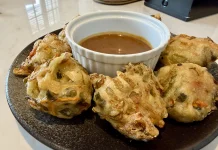 Bakwan Renyah Saus Pecel Super Gurih