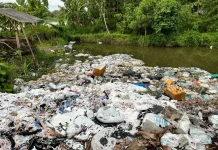 Warga Seloharjo Temukan Tumpukan Sampah Ilegal di Bekas Galian Pasir
