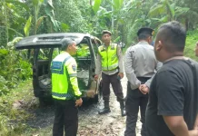 Diduga Konsleting Listrik, Satu Unit Mobil Hangus Terbakar
