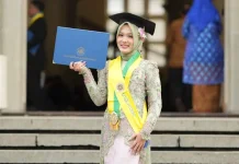 Kisah Zufa, Menelpon Ibu Tiap Malam dan Lulus S1 Keperawatan UGM dengan IPK Sempurna