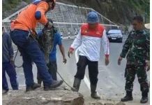 Longsor Tutup Jalan Clongop, Akses Sempat Lumpuh