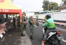 Beri Takjil Gratis, Korem Pamungkas Berbagi Keberkahan Ramadan