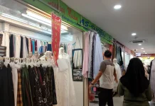 Tradisi Membeli Mukena di Pasar Beringharjo Mulai Terlihat
