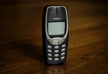 Tren Gen Z Memakai Ponsel Jadul di 2026