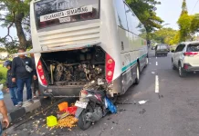 Satu Unit Motor Ringsek Usai Tabrak Bus Mogok di Banguntapan