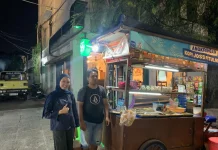 Angkringan Pitulikur Kuliner Terjangkau di Ikon Tugu Yogyakarta