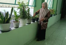 Implementasi Ekoteologi dengan Merawat Tanaman