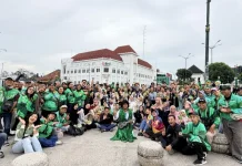 Perkuat Solidaritas, Mitra Grab Bagikan Ratusan Takjil di Yogyakarta dan Solo