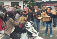 Ratusan Takjil dibagikan di Simpang Lima Karangnongko Kulon Progo