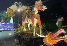 Maskot dan Kostum Unik Warnai Takbir Keliling di Tamanan, Bantul
