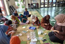 Kolaborasi Mahasiswa dan Dinsos Dorong Keterampilan Lansia