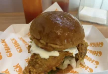 Chicken Burger Gurih dan Segar, Sensasi Baru di Pusat Kota Yogyakarta