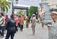 Ikuti Syawalan dengan Sri Sultan, Warga Bersyukur Dapat Bersalaman