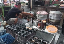 Selama Lebaran Penjualan Kue Apem di Pasar Ngasem Naik 5x Lipat