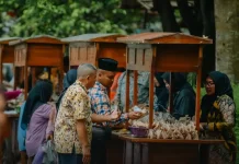 UMKM Ramaikan Silaturahmi Idulfitri Pemda DIY, Angkringan Laris Diserbu Warga