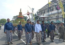 Mangayubagya HUT ke-80 Sultan, Kontingen Kulon Progo Kompak Bawakan Pisungsung