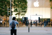 Apple: Dari Garasi Jadi Raja Teknologi