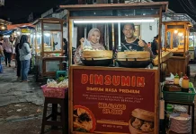 Dimsum Jalan Terban Ramai Diserbu Pembeli Malam