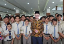 Kunjungi Mu’allimin, Dubes Inggris Sematkan Gold Medal Duke of Edinburgh's