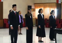 Bersama 3 ABG, Roger Brunner Memilih Bersumpah Setia Menjadi WNI