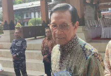 Cerita Sultan HB X Kaget saat Diberi Topi RI 1 Oleh Presiden Prabowo