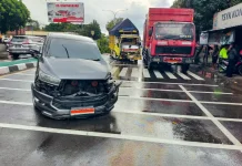 Mobil Oleng Tabrak Truk di Jalan Jogja–Solo Km 14
