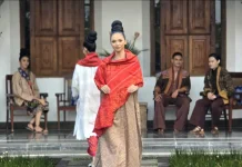 Menyuluh Wastra Menoreh Jejak, Eksplorasi 7 Provinsi di 2 Dekade Phillip Iswardono