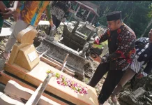 Dirgahayu ke-78, Pamong Giripeni Gelar Ziarah dan Tirakatan