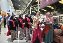 Rayakan Hari Kartini, Srikandi Kereta Api Yogyakarta Kompak Kenakan Kebaya