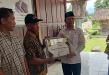 Utusan Khusus Bidang Ketahanan Pangan Bagikan Alsintan pada Kelompok Tani