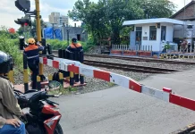 KAI Tegaskan Sanksi Menerobos Rel, Ancaman Denda hingga Penjara Menanti