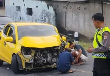 Kurang Konsentrasi ketika Berbelok, Mobil Tabrak Pagar Rumah di Parangtritis