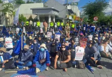 Peringati May Day di Tugu, Buruh Pabrik Rokok DIY Tolak Kenaikan Cukai