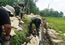 Danramil Lendah Pantau Pelaksanaan TMMD Reguler ke 128
